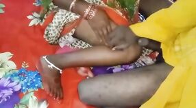 Desi cameriera ottiene il suo riempimento di sesso caldo in questo video 1 min 20 sec