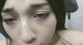 来自曼尼普尔的Desi Girl在浴室里顽皮 13 敏 50 sec