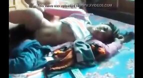 Petualangan menjilat pantat gadis Desi dalam video porno beruap 6 min 20 sec