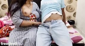 Desi Aunty Hot Chudai，高清质量 2 敏 00 sec