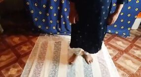 Desi bf membuat vaginanya diregangkan dalam video panas 1 min 10 sec