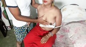 Desi Aunty Aunty热气腾腾的XXX视频在村庄 3 敏 00 sec