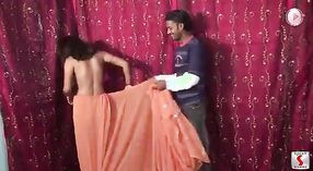 Indischer Sexfilm mit einem heißen College-Studenten in blauer Kleidung 2 min 40 s