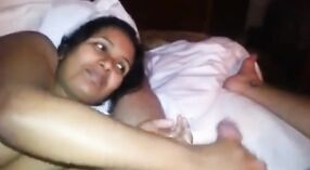 Desi maid obtiene su chuskar lleno en este video humeante 2 mín. 20 sec