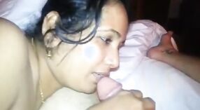 Desi maid obtiene su chuskar lleno en este video humeante 0 mín. 30 sec