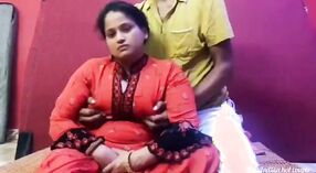 La vidéo de sexe sensuelle de Desi Aunty sur un clip vidéo 1 minute 20 sec