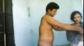 Desi bhabhi fica para baixo e sujo em fumegante filme gay 2 minuto 20 SEC