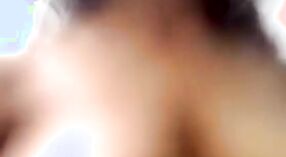 Desi college-studentin macht ein nacktes selfie, um ihre großen Brüste zu zeigen 2 min 40 s