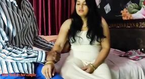 Desi Stiefmutter erotisches Abenteuer in einem echten porno-video 2 min 00 s
