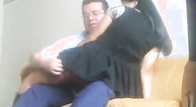 Desi chudai video: Randy'nin bir kadınla buharlı buluşması 4 dakika 40 saniyelik