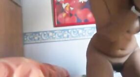 Desi Indian Babe在此热门MMS视频中脱落而肮脏 1 敏 10 sec