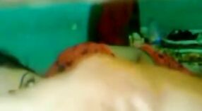 Vídeo de sexo Bengali com uma mulher curvilínea 0 minuto 0 SEC