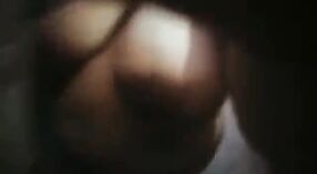 देसी चाची के बड़े स्तन उछाल में इस भाप से भरा वीडियो 1 मिन 40 एसईसी
