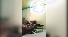 Desi bf se pone abajo y sucio en la habitación del hotel 2 mín. 10 sec