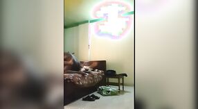 Desi bf se pone abajo y sucio en la habitación del hotel 2 mín. 20 sec