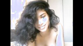 Jeu solo chaud de Desi girl sur webcam 19 minute 00 sec