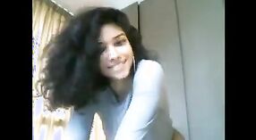 Jeu solo chaud de Desi girl sur webcam 7 minute 20 sec