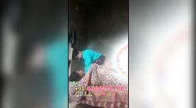 Vídeo de sexo quente e pesado da tia Bihari 1 minuto 40 SEC