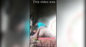 Vídeo de sexo quente e pesado da tia Bihari 2 minuto 20 SEC