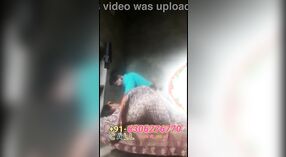 Vídeo de sexo quente e pesado da tia Bihari 2 minuto 30 SEC