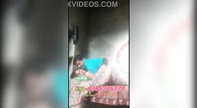 Vídeo de sexo quente e pesado da tia Bihari 3 minuto 20 SEC