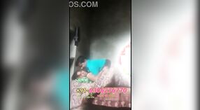 Vídeo de sexo quente e pesado da tia Bihari 3 minuto 30 SEC