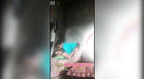 Vídeo de sexo quente e pesado da tia Bihari 3 minuto 40 SEC