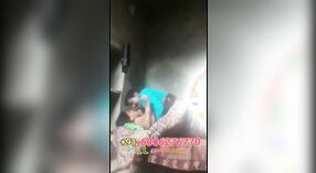 Vídeo de sexo quente e pesado da tia Bihari 4 minuto 00 SEC