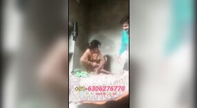 Vídeo de sexo quente e pesado da tia Bihari 4 minuto 20 SEC