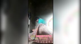 Vídeo de sexo quente e pesado da tia Bihari 1 minuto 10 SEC