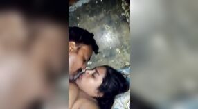 Desi babe turun dan kotor dalam video panas ini 0 min 0 sec