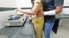 Desi bhabhi ' s kutje wordt geneukt in deze stomende video 0 min 0 sec