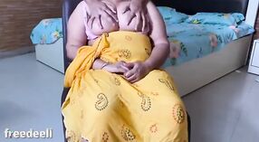 Desi aunty dostaje niegrzeczny w Mobi mnie blu film 1 / min 20 sec