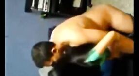 Desi kolej kız gets yaramaz içinde leaked MMS video 2 dakika 20 saniyelik