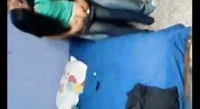 Desi kolej kız gets yaramaz içinde leaked MMS video 0 dakika 0 saniyelik