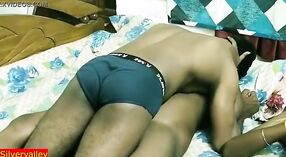 Desi bhabhi's vapore assolo sessione in questo caldo video 5 min 00 sec