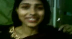 Chut lund video einer vollbusigen Hindi-Schönheit 0 min 40 s