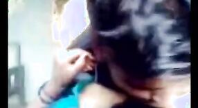 Video de sexo Bihari con un enfoque explícito en el placer oral 1 mín. 50 sec
