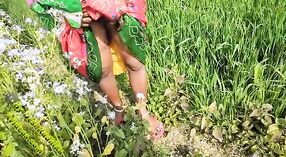 Bihari india ottiene giù e sporco in all'aperto sesso video 1 min 50 sec