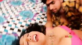 Les gros seins de Desi bhabhi rebondissent pendant le sexe torride 3 minute 20 sec