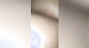 Rekaman seks desi panas Swati Naidu dengan pantat gemuk 5 min 00 sec