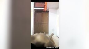 Heißes Webcam-Sexvideo von Desi Bhabhi Suman 3 min 20 s