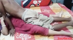 Desi bhabhi fica para baixo e sujo em Bengali Vídeo de sexo 2 minuto 00 SEC