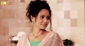 Desi maid devient coquine dans une vidéo hindi avec un mec 3 minute 20 sec