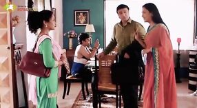 Desi maid devient coquine dans une vidéo hindi avec un mec 0 minute 0 sec
