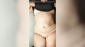 Desi girl Magnata's nude video is a must-see 1 min 00 sec