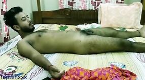 Desi pokojówka dostaje niegrzeczny w to Bengalski seks wideo 7 / min 00 sec