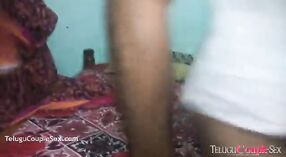 Sesión de masturbación sensual de Marwari aunty en un video caliente 4 mín. 20 sec