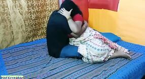 Indische bhabhi bekommt in diesem dampfenden Video ihre Muschi geschlagen 1 min 40 s