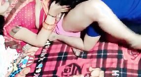 Desi Bhabhi ' s sensuele en Intense seksuele ontmoeting in de ZvH 1 min 10 sec